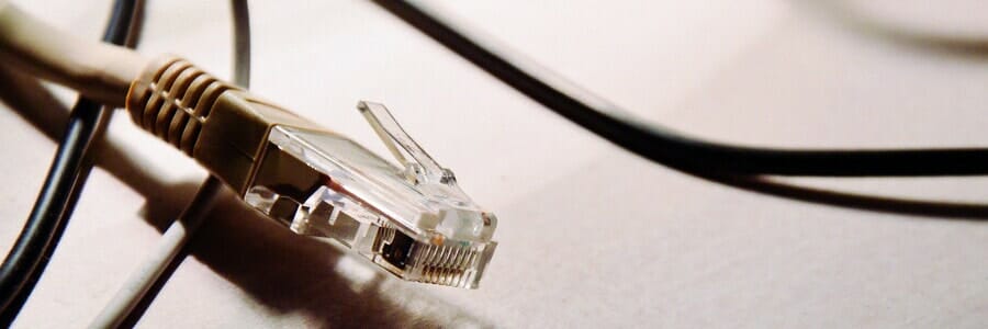 El enrutador orbi del cable LAN no se enciende