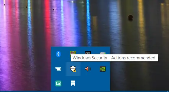 Haga clic en el icono de seguridad de Windows en la bandeja del sistema