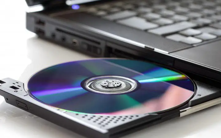 La unidad de CD / DVD de la computadora portátil no se abre: 6 soluciones rápidas